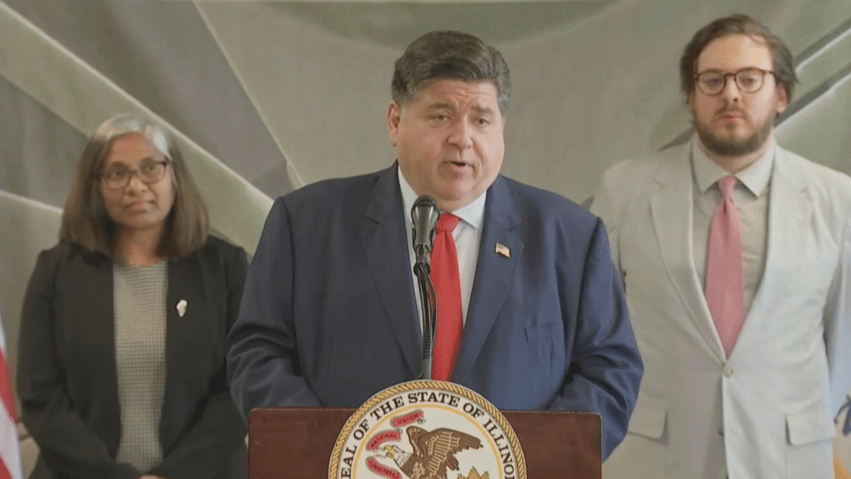 Gov. Pritzker speaks at quantum innovation event