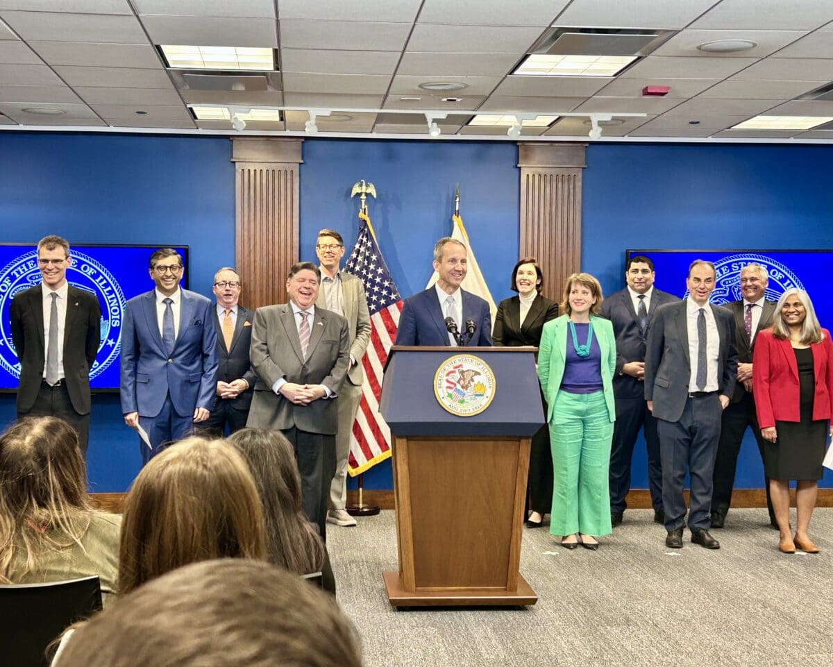 IQMP leadership joins Governor JB Pritzker for the announcement of Pasqal joining the IQMP