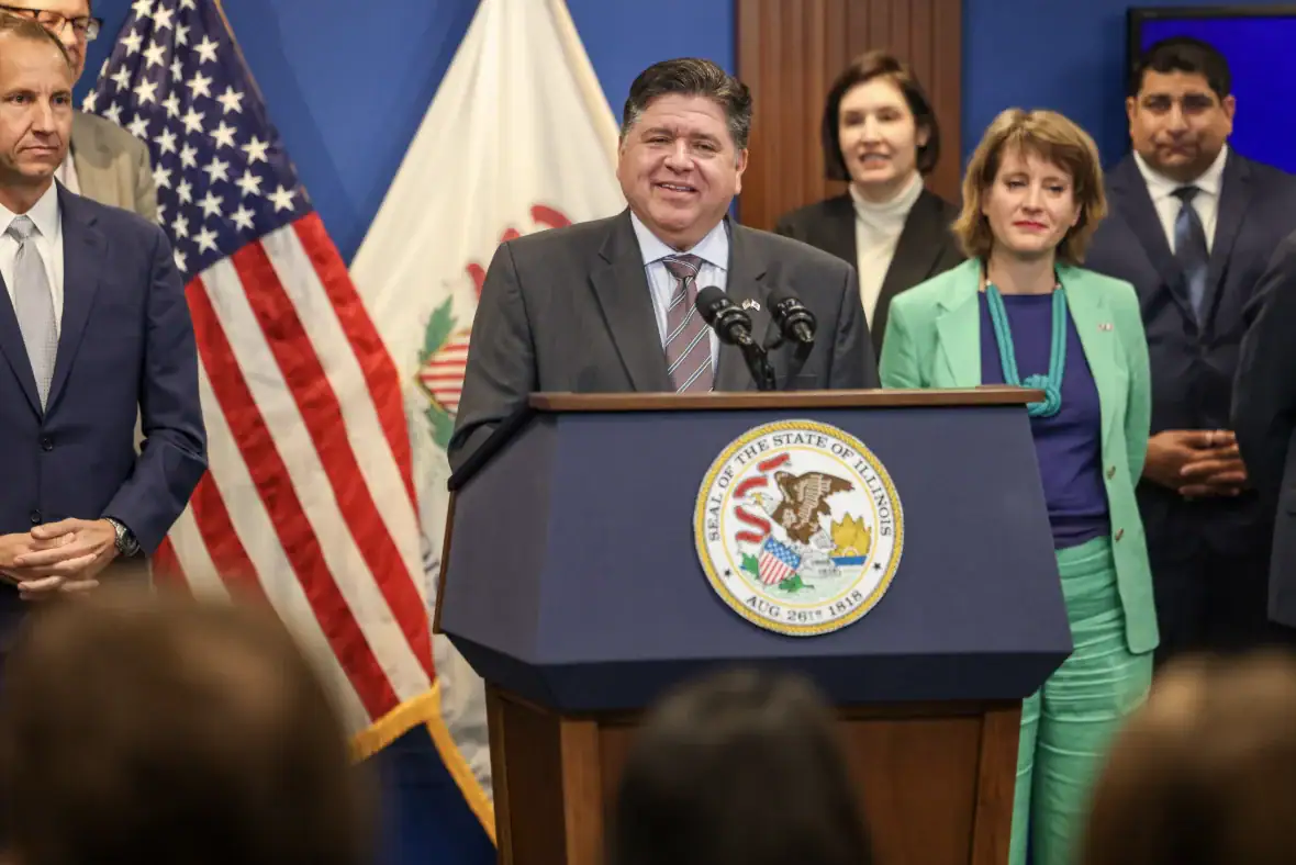 Governor JB Pritzker behind a podium at Pasqal's announcement to become an IQMP tenant